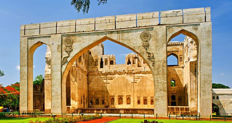 Gagan Mahal, Vijayapura (Bijapur), Karnataka - Vushii.com Gagan Mahal, Vijayapura (Bijapur), Karnataka - Vushii.com